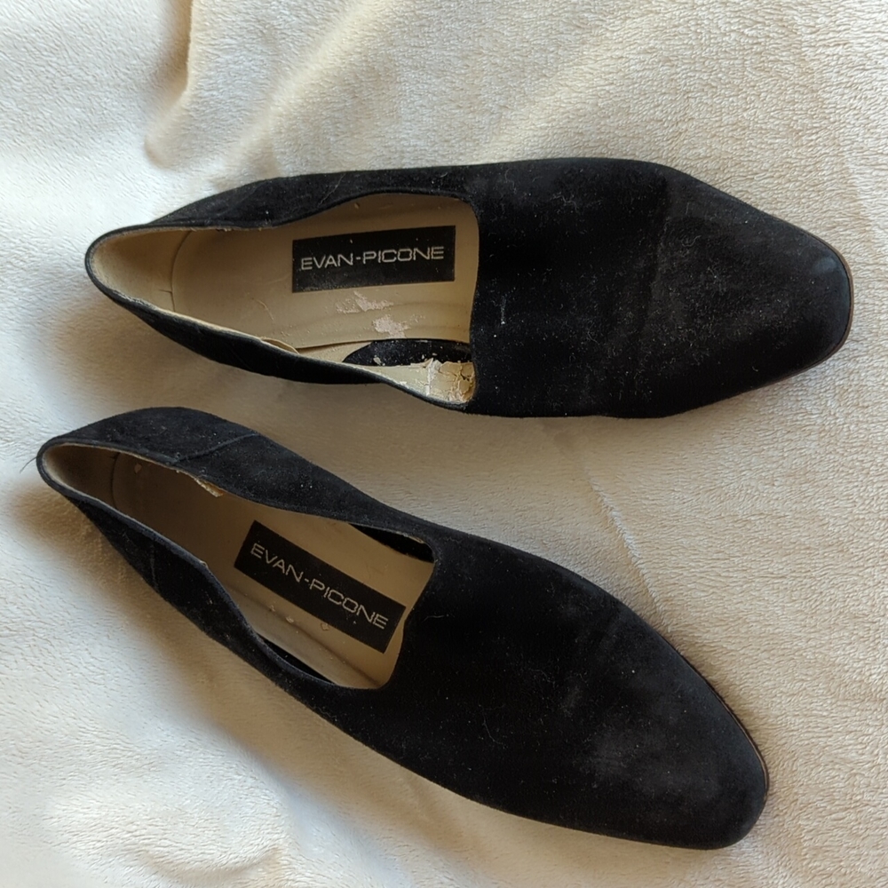 Evan Picone black velour flats sized 8M